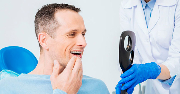 Cómo cuida a sus pacientes con implantes dentales?
