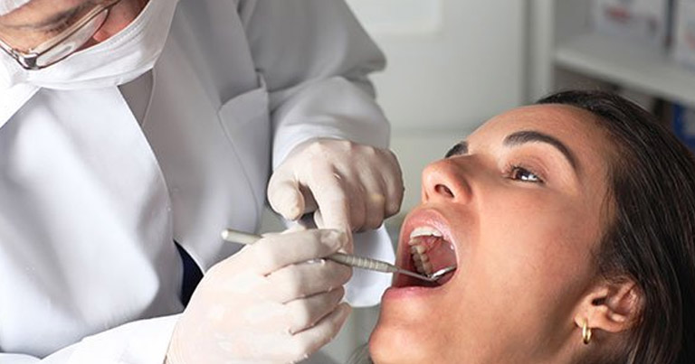 Cómo prevenir las caries y mantener los dientes fuertes